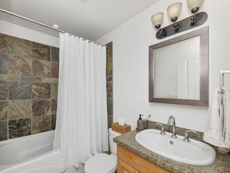 3-728 Gibsons Way, Gibsons, BC, V0N 1V9 - 24