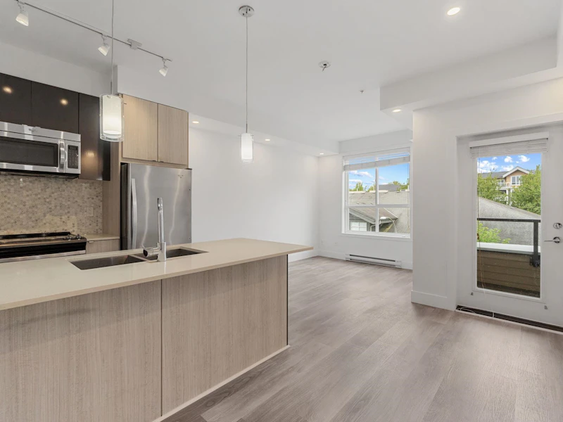 303 - 6468 195a Street, Surrey BC