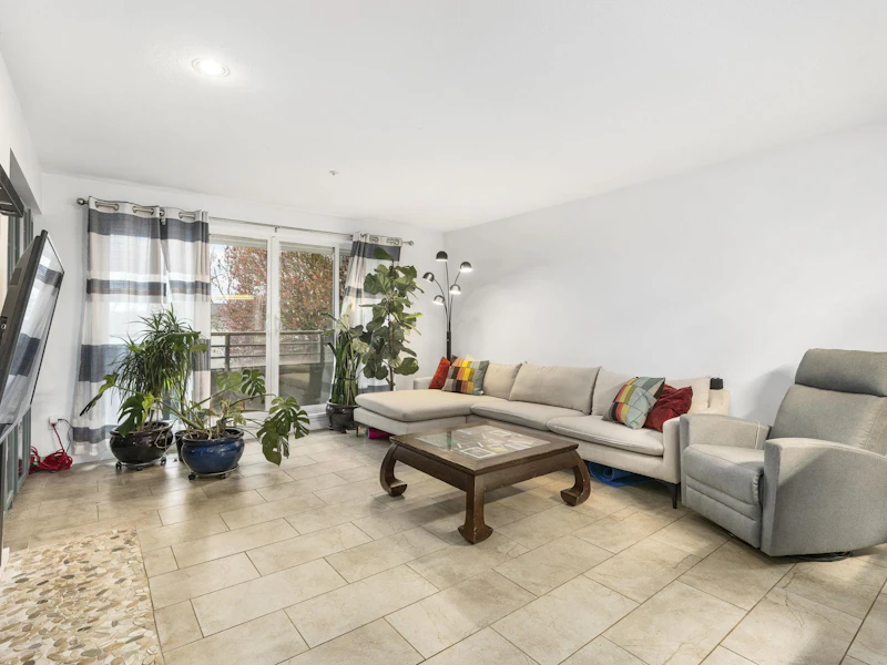 1 - 2150 Se Marine Drive, Vancouver BC V5P 2S1