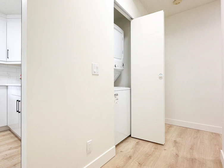 204-3970 Carrigan Court, Burnaby, BC, V3N 4S5 - 20
