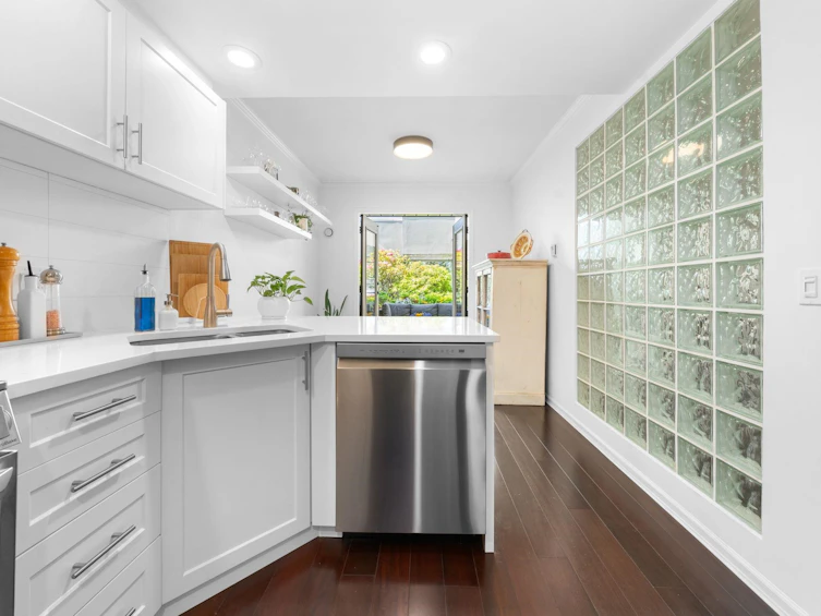 204-3151 Woodbine Drive, North Vancouver, BC, V7R 2S4 - 14