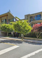 10 1891 Marine Drive