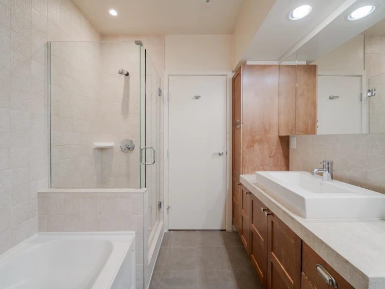 704-1333 W Georgia Street, Vancouver, BC, V6E 4V3 - 10