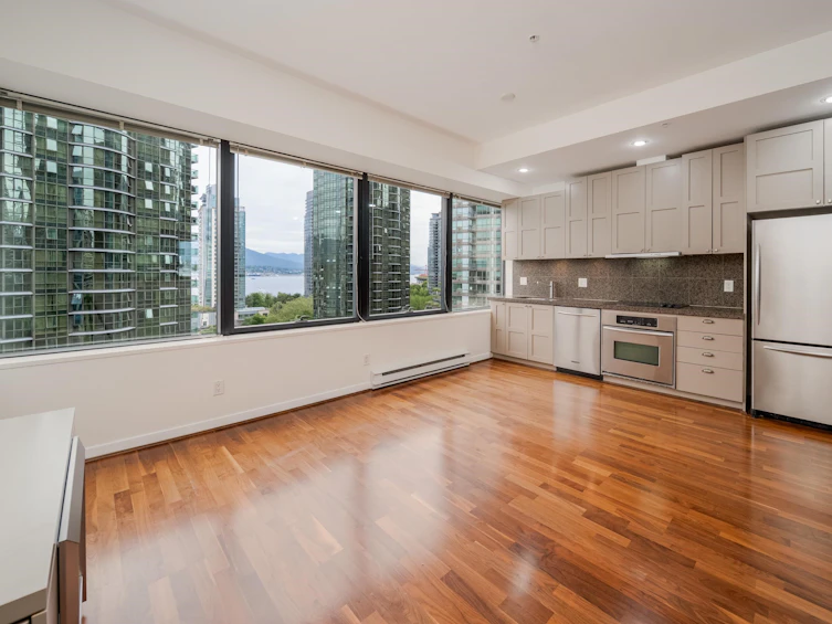 704-1333 W Georgia Street, Vancouver, BC, V6E 4V3 - 4