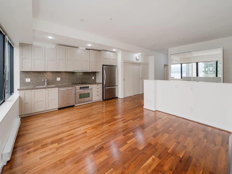 704-1333 W Georgia Street, Vancouver, BC, V6E 4V3 - 3