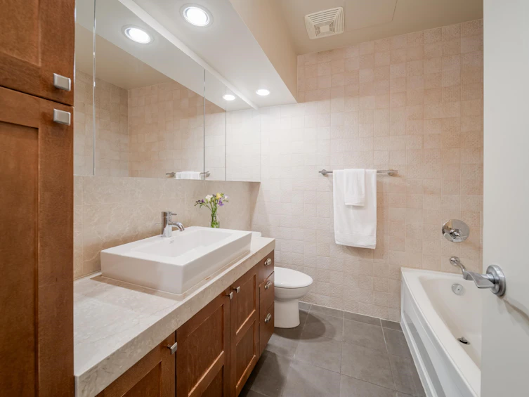704-1333 W Georgia Street, Vancouver, BC, V6E 4V3 - 9