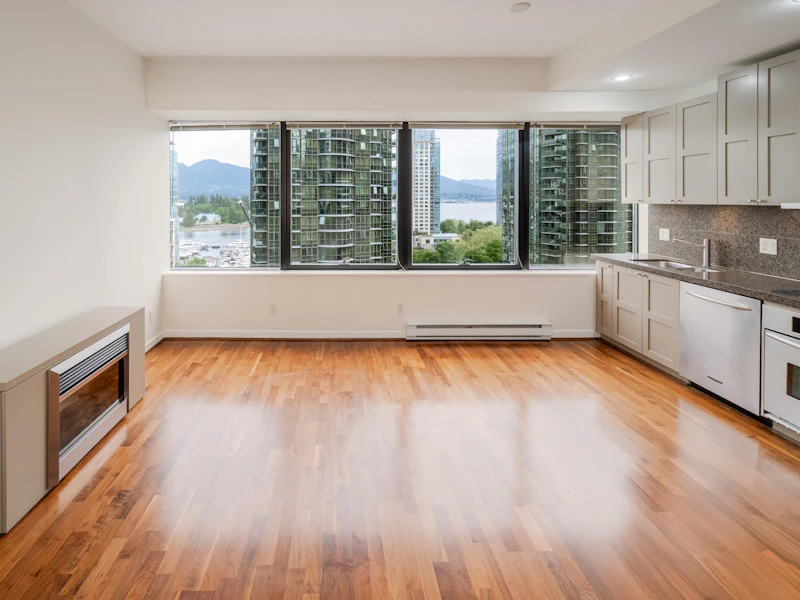 704 - 1333 W Georgia Street, Vancouver BC V6E 4V3