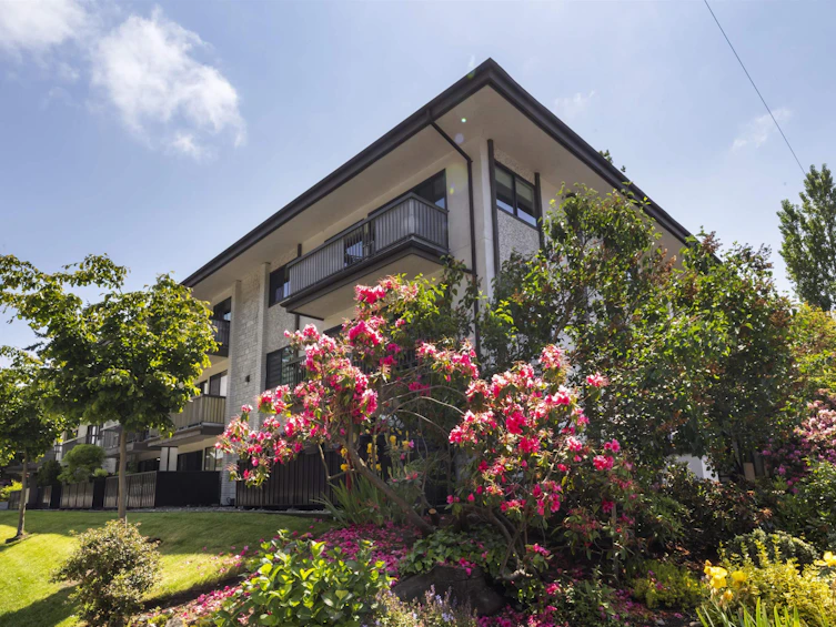 301-15020 North Bluff Road, Surrey, BC, V4B 5A4 - 2