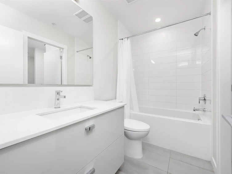 322-10838 Whalley Boulevard, Surrey, BC, V3R 0G8 - 10