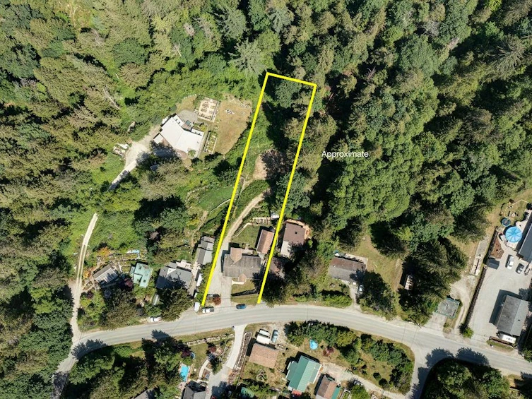 7900 Fawn Road, Halfmoon Bay, BC, V7Z 1C8 - 2