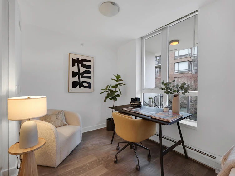 203-175 W 2nd Street, North Vancouver, BC, V7M 0A5 - 2