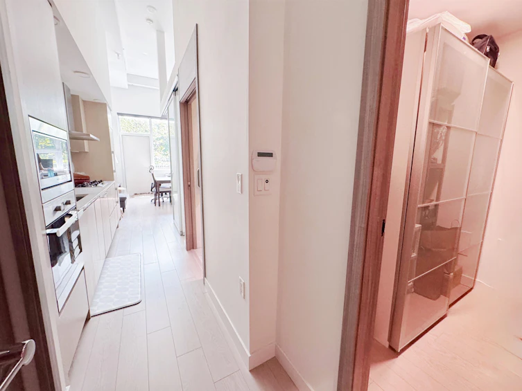 8087 Yukon Street, Vancouver, BC, V5X 0H5 - 5