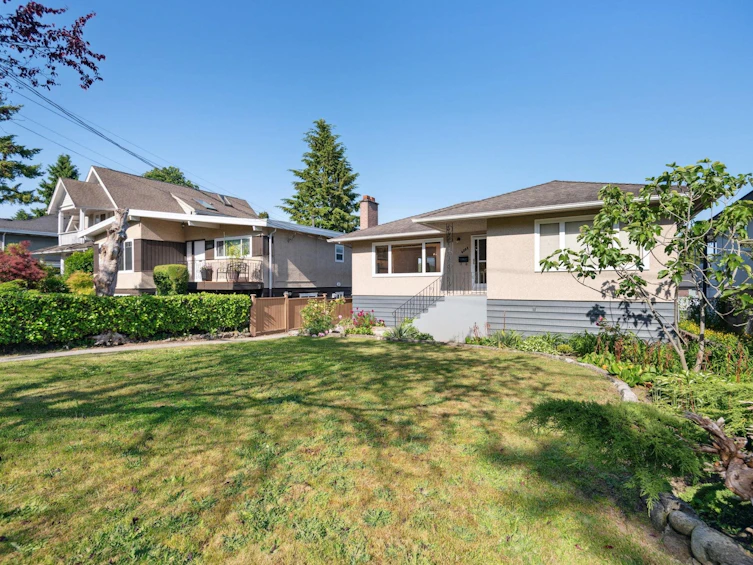 4262 Dumfries Street, Vancouver, BC, V5N 3T2 - 2