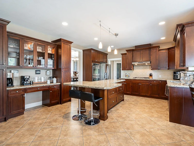 8741 163a Street, Surrey, BC, V4N 1C3 - 9