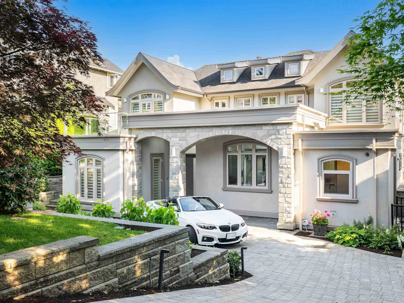 2130 Kings Avenue, West Vancouver BC V7V 2B8