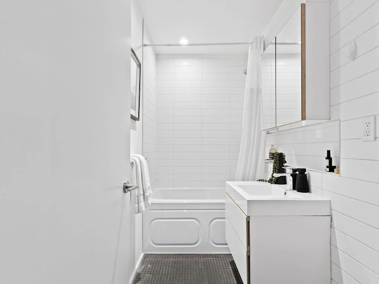 303-219 E Georgia Street, Vancouver, BC, V6A 1Z6 - 11