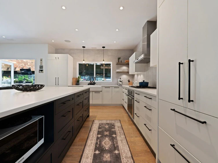 934 Forest Hills Drive, North Vancouver, BC, V7R 1N2 - 9