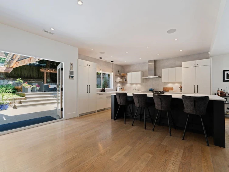 934 Forest Hills Drive, North Vancouver, BC, V7R 1N2 - 13