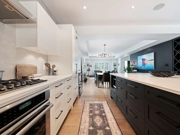 934 Forest Hills Drive, North Vancouver, BC, V7R 1N2 - 8