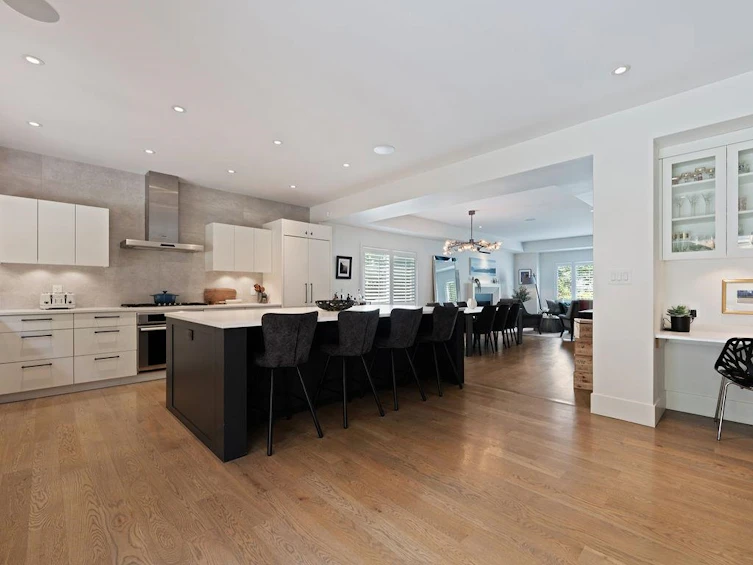 934 Forest Hills Drive, North Vancouver, BC, V7R 1N2 - 10