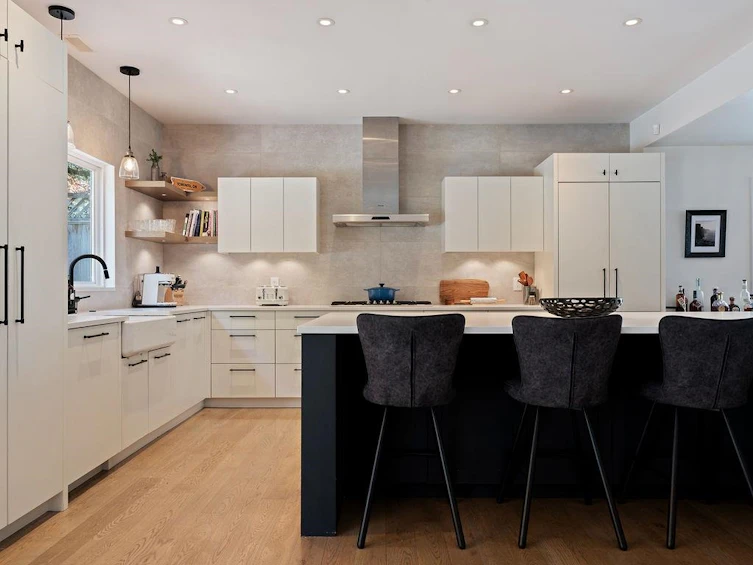 934 Forest Hills Drive, North Vancouver, BC, V7R 1N2 - 7