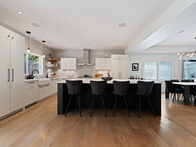 934 Forest Hills Drive, North Vancouver, BC, V7R 1N2 - 12