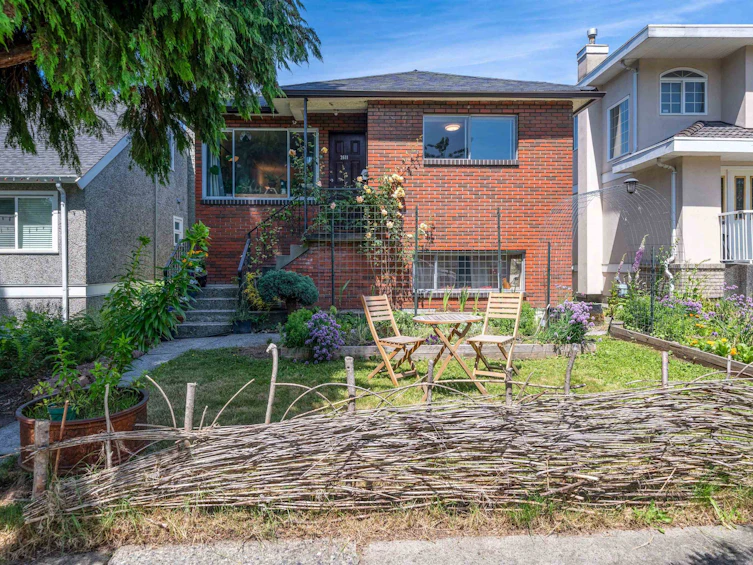 2611 Parker Street, Vancouver, BC, V5K 2T5 - 2