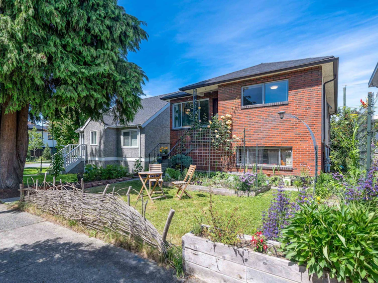 2611 Parker Street, Vancouver, BC, V5K 2T5