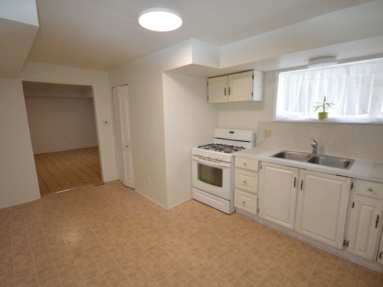2611 Parker Street, Vancouver, BC, V5K 2T5 - 12