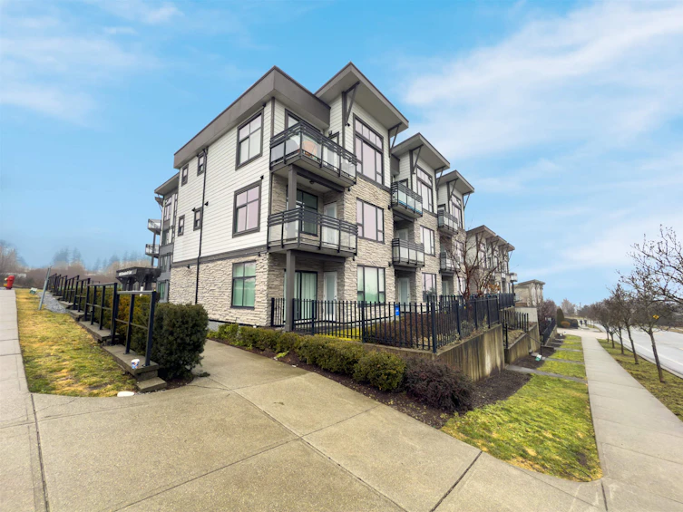208-9983 E Barnston Drive, Surrey, BC, V4N 6T3 - 3