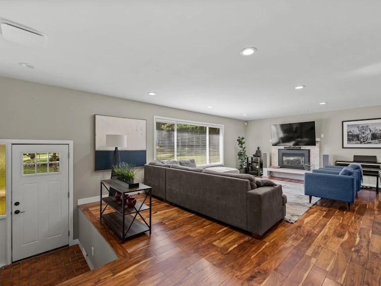 18335 21a Avenue, Surrey, BC, V3Z 9W2 - 4