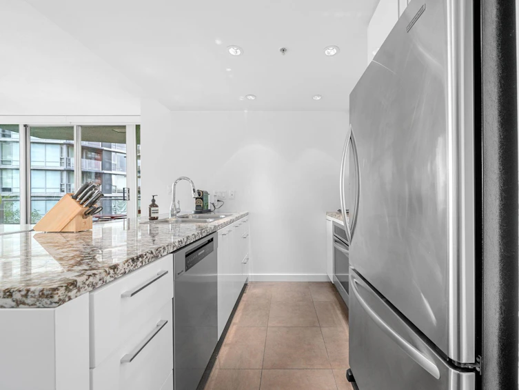 702-918 Cooperage Way, Vancouver, BC, V6B 0A7 - 13