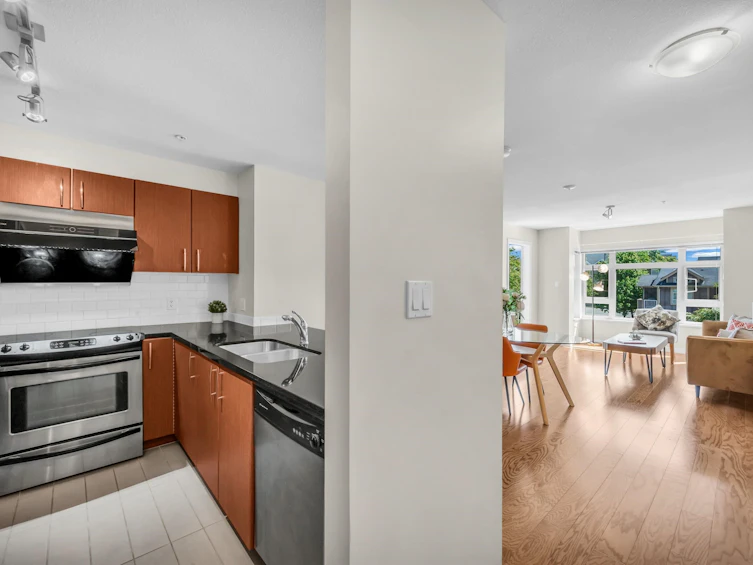 302-7339 Macpherson Avenue, Burnaby, BC, V5J 0B1 - 5