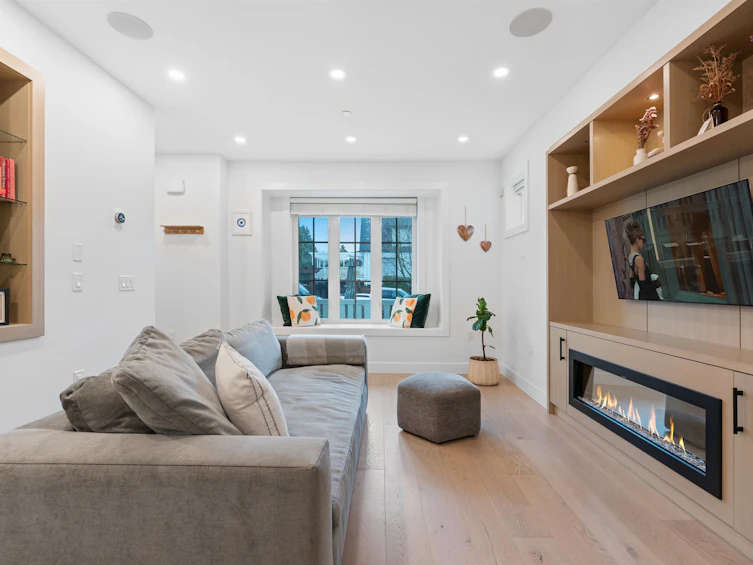 978 E 13th Avenue, Vancouver, BC, V5T 2L6 - 11