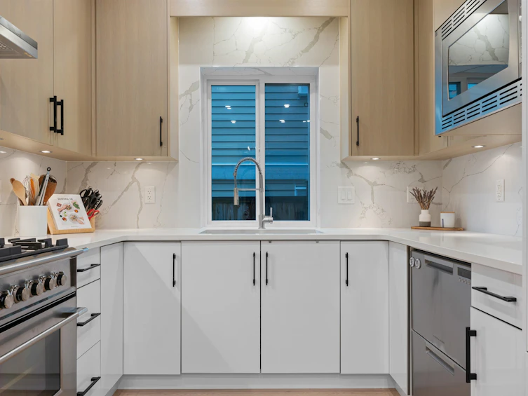 978 E 13th Avenue, Vancouver, BC, V5T 2L6 - 13