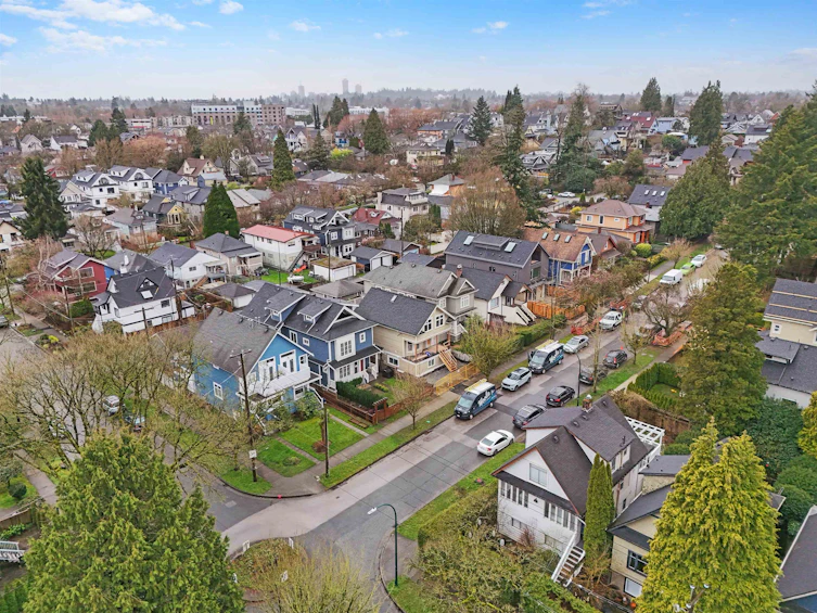 978 E 13th Avenue, Vancouver, BC, V5T 2L6 - 39