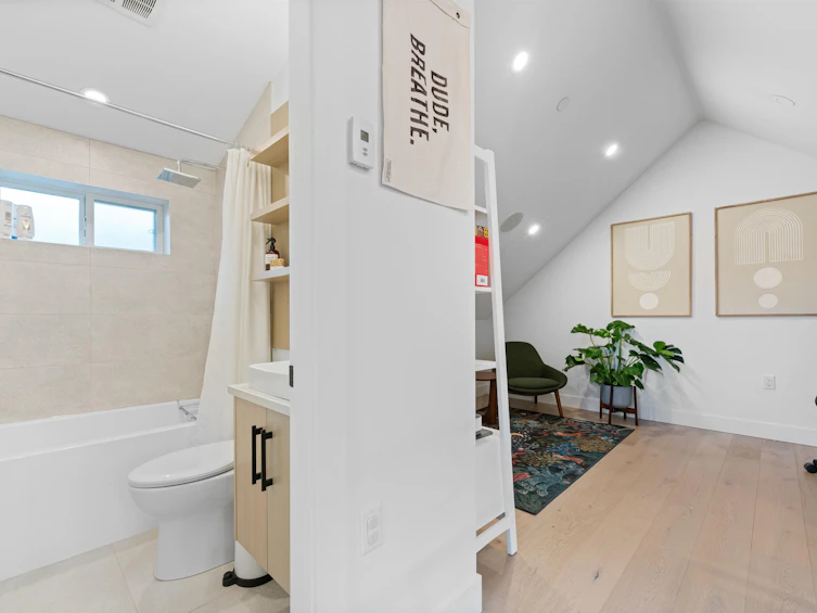 978 E 13th Avenue, Vancouver, BC, V5T 2L6 - 31