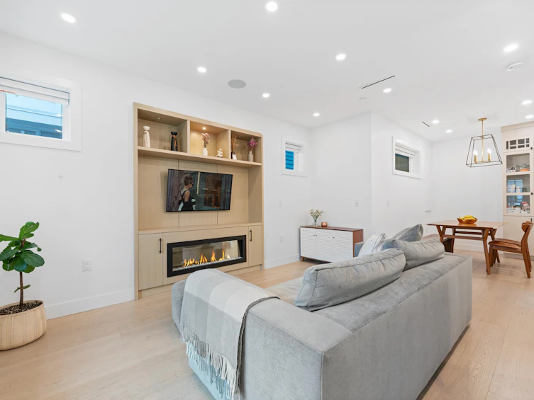 978 E 13th Avenue, Vancouver, BC, V5T 2L6 - 9