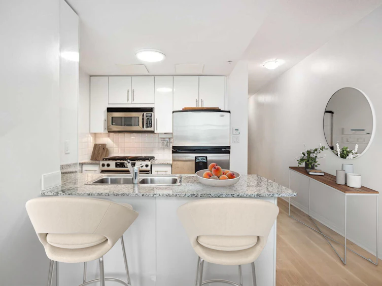 603-168 E Esplanade, North Vancouver, BC, V7L 4X8 - 2