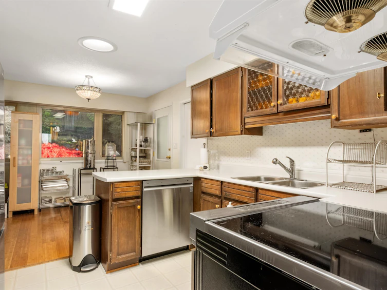 5256 Malaspina Place, North Vancouver, BC, V7R 4M1 - 13