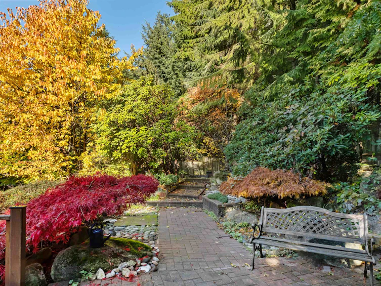 5256 Malaspina Place, North Vancouver, BC, V7R 4M1 - 3