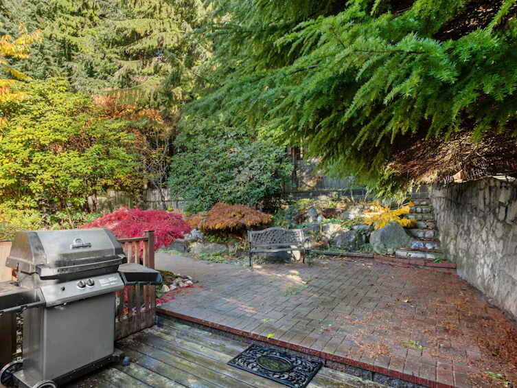 5256 Malaspina Place, North Vancouver, BC, V7R 4M1 - 4