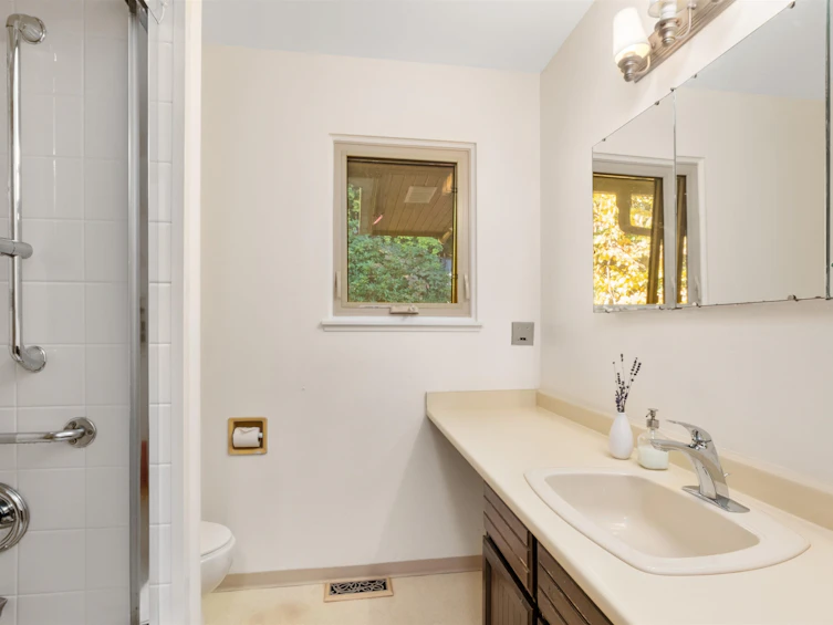 5256 Malaspina Place, North Vancouver, BC, V7R 4M1 - 18