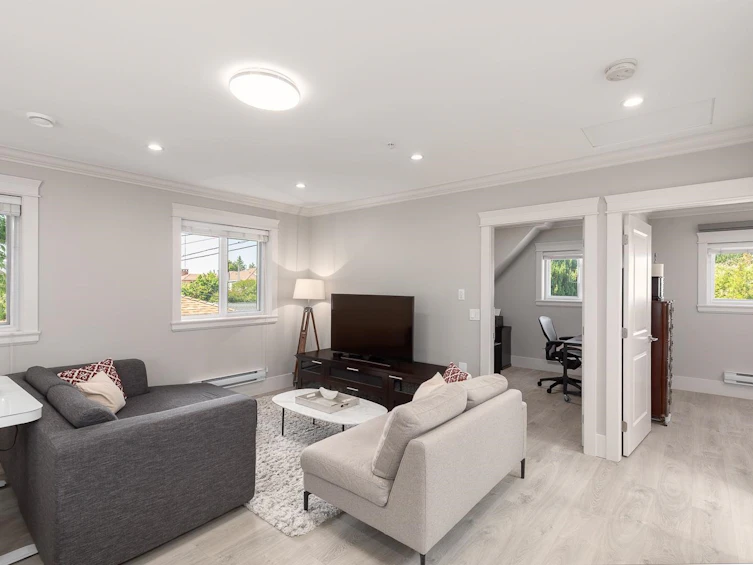 2449 E 40th Avenue, Vancouver, BC, V5R 2V6 - 3
