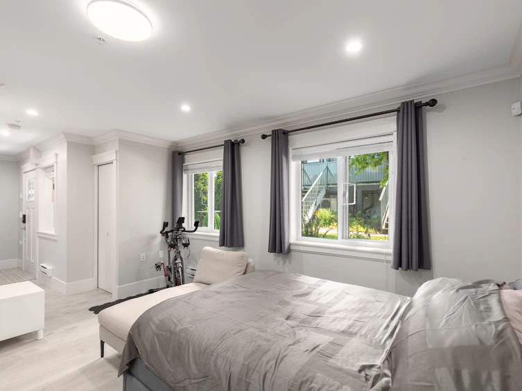 2449 E 40th Avenue, Vancouver, BC, V5R 2V6 - 13
