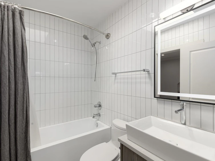2449 E 40th Avenue, Vancouver, BC, V5R 2V6 - 9