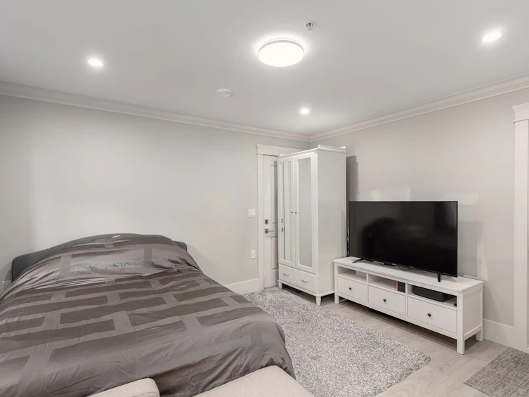 2449 E 40th Avenue, Vancouver, BC, V5R 2V6 - 12