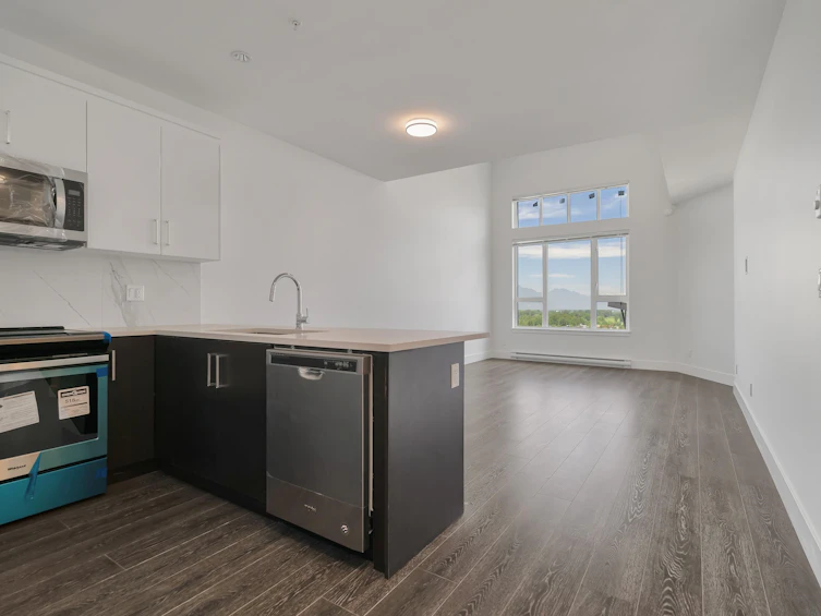 514-9983 E Barnston Drive, Surrey, BC, V4N 6T3 - 2