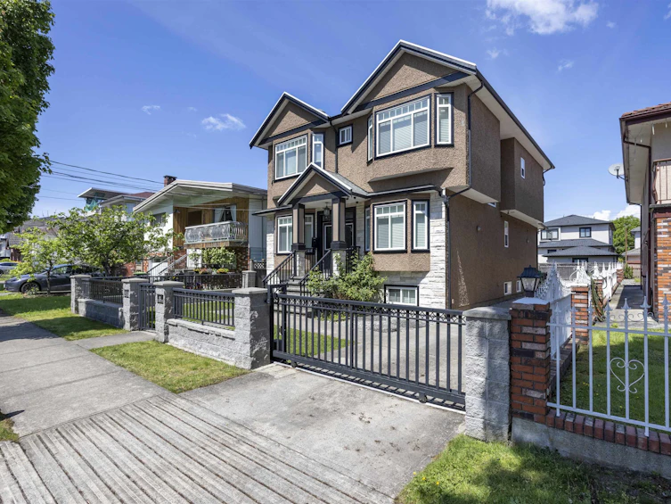 2143 E 35th Avenue, Vancouver, BC, V5P 1B8 - 2