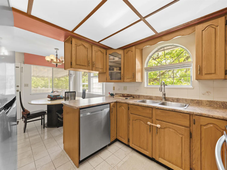 5990 Joyce Street, Vancouver, BC, V5R 4J2 - 11